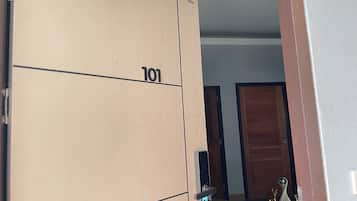 Family Suite | Minibar, desk, WiFi (free), bed sheets