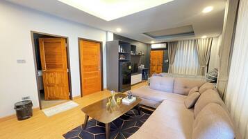 Familie suite | Een minibar, een bureau, gratis wifi, beddengoed