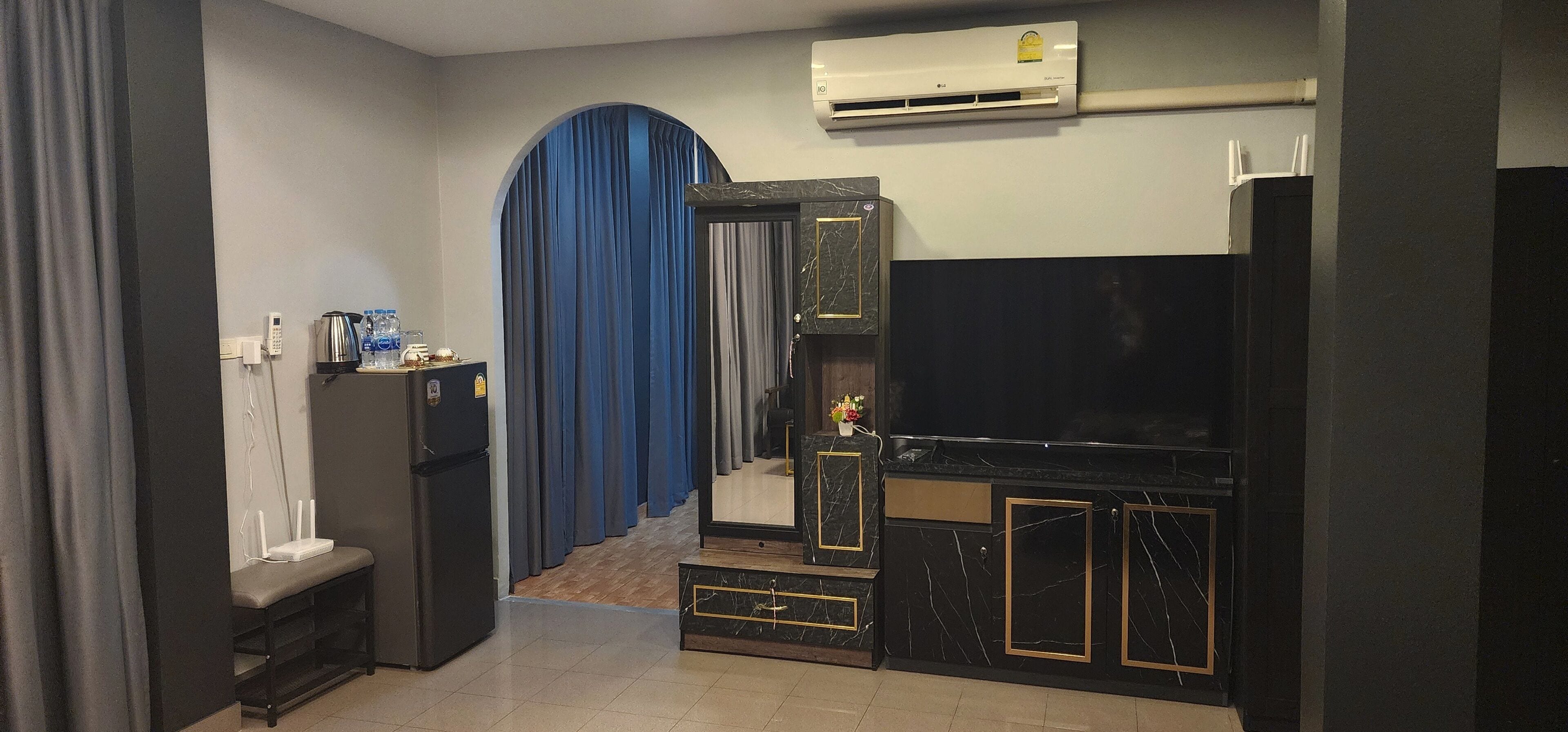 Deluxe Suite | Desk, laptop workspace, soundproofing, free WiFi