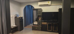Suite Deluxe | Escritorio, espacio para trabajar con laptop y insonorización 