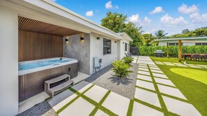 A modern house with a hot tub, outdoor seating, and a well-maintained lawn. - Design Dist villa:Pool,HotTub,billardandNespresso (Miami)