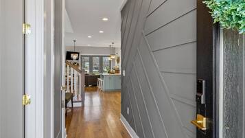 المنشأة من الداخل