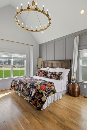 4 bedrooms, desk, iron/ironing board, WiFi