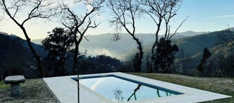Cabin House. A retreat with a swimming pool and privacy in Gerês.
