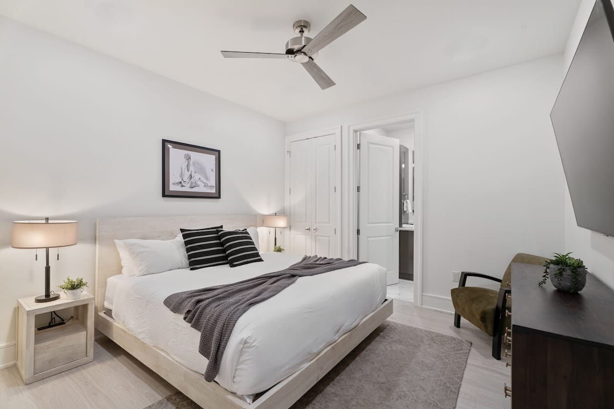 Deluxe Apartment | 3 bedrooms, iron/ironing board, free WiFi, bed sheets