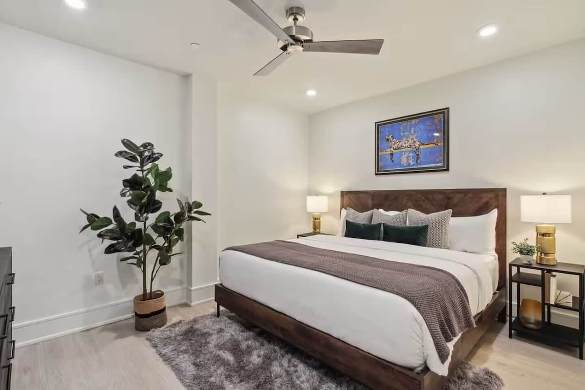 3 bedrooms, iron/ironing board, free WiFi, bed sheets