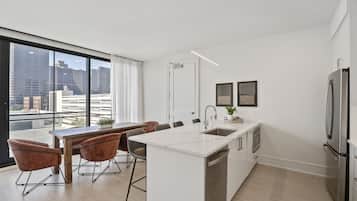 Premium Condo, 5 Bedrooms, Connecting Rooms | Private kitchen | Full-sized fridge, microwave, oven, stovetop