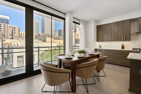 Family Apartment, 3 Bedrooms, Balcony | In-room dining