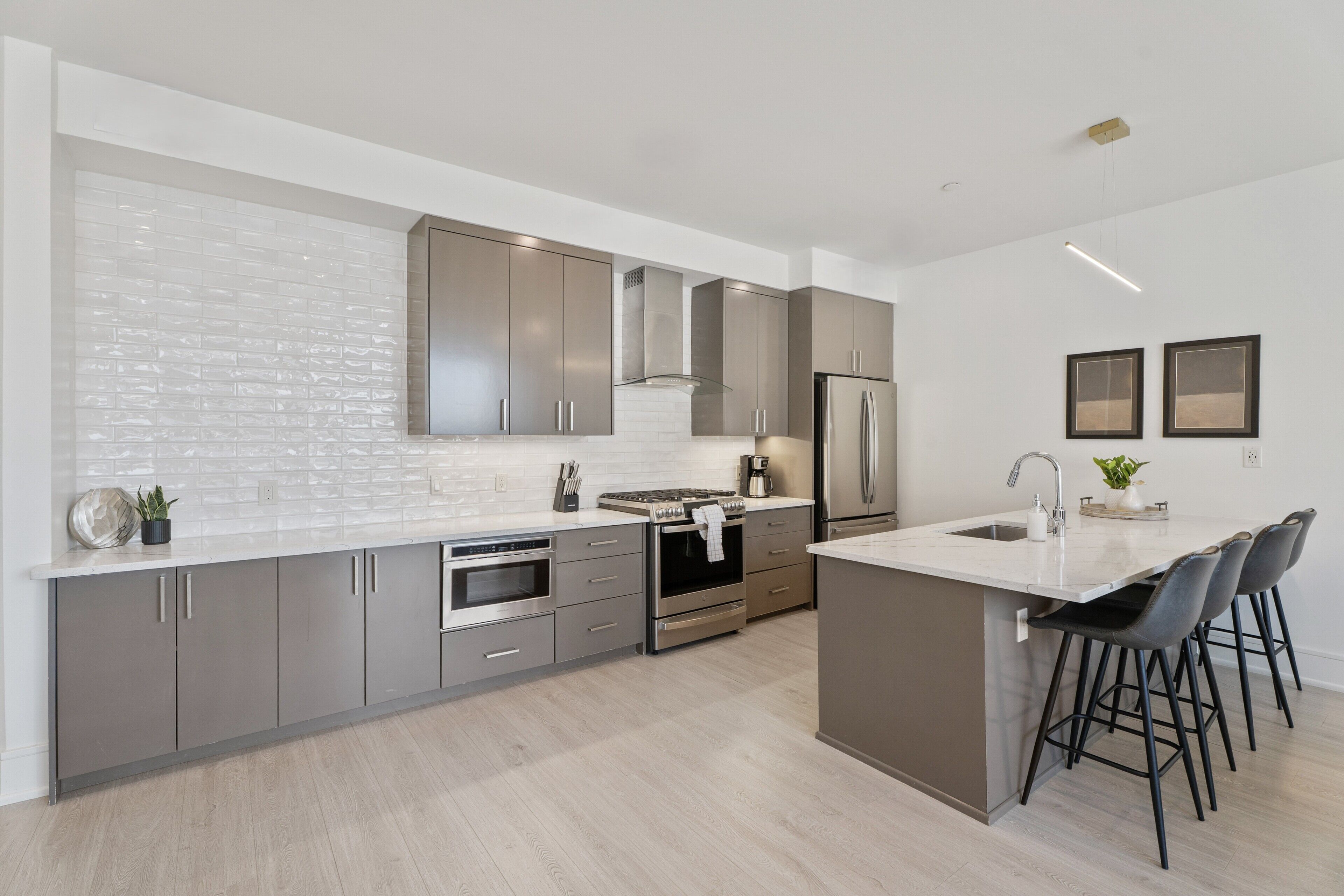 Classic Apartment, 3 Bedrooms | Private kitchen | Full-sized fridge, microwave, oven, stovetop