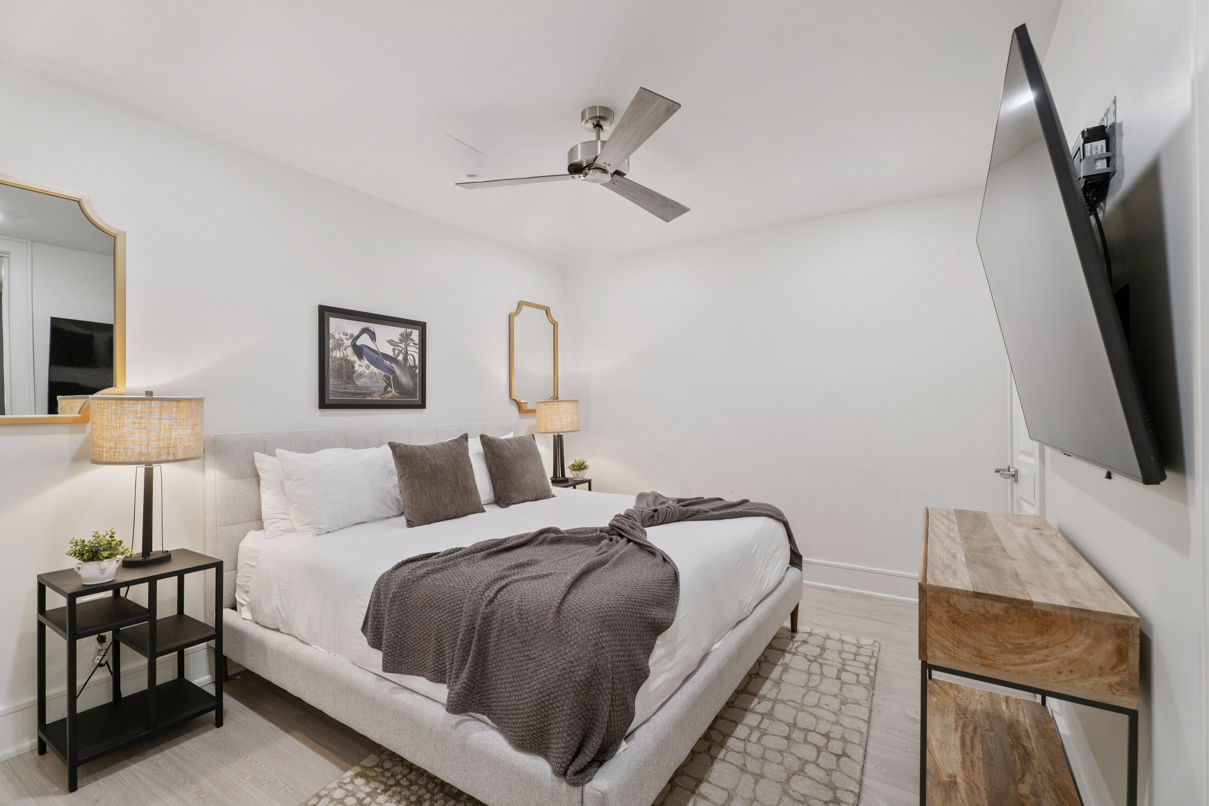 Fer et planche à repasser, Wi-Fi gratuit, draps fournis