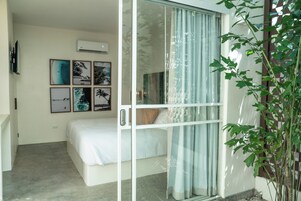 Surf Hotel Rooms | 高档床上用品、记忆海绵床垫、特色装修、特色家居