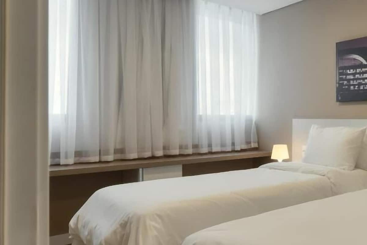 Deluxe Suite, Multiple Beds, Refrigerator & Microwave | Free WiFi, bed sheets