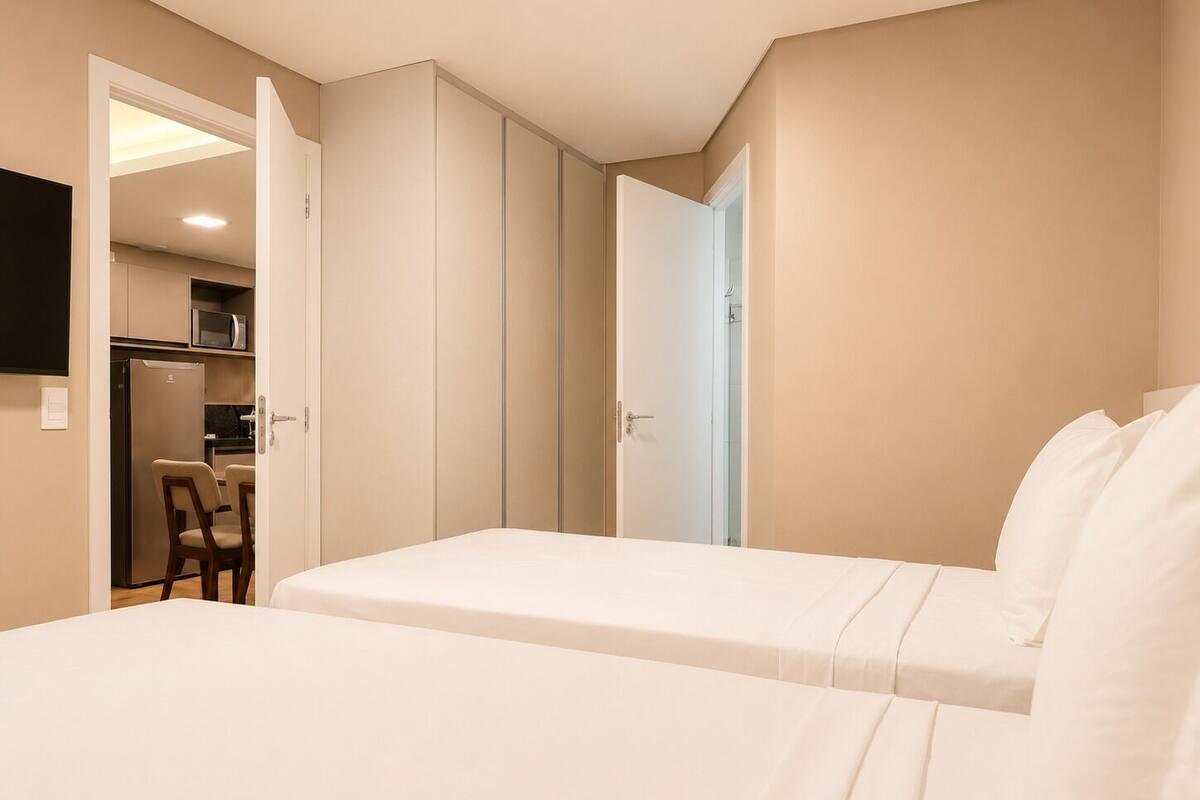 Quarto solteiro luxo | Wi-Fi de cortesia, roupa de cama
