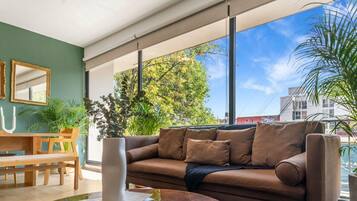 Televisión, oficina