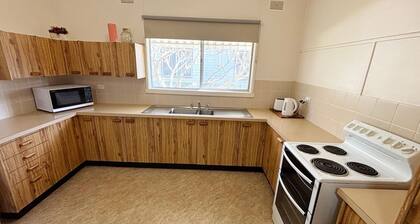 Lumeah - Quaint, well appointed 2 bedroom cottage.