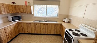Lumeah - Quaint, well appointed 2 bedroom cottage.