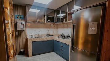 Chalet | Private kitchen | Microwave, stovetop, cookware/dishes/utensils