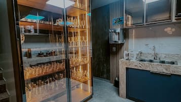 Chalet | Dapur pribadi | Microwave, kompor, dan peralatan masak/sendok-piring