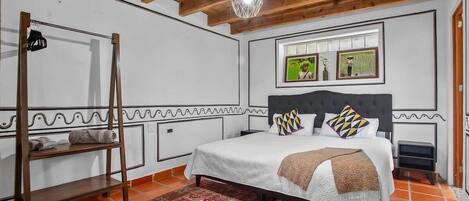 5 bedrooms, desk, iron/ironing board, travel crib