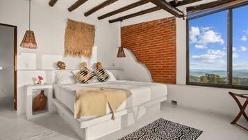 5 bedrooms, desk, iron/ironing board, travel crib