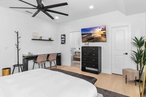 10 habitaciones, tabla de planchar con plancha, wifi y ropa de cama 