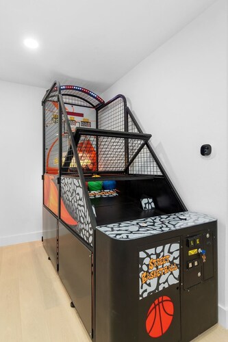 Private Ultra-Luxury 10 Bedroom | 14 Bath Mansion