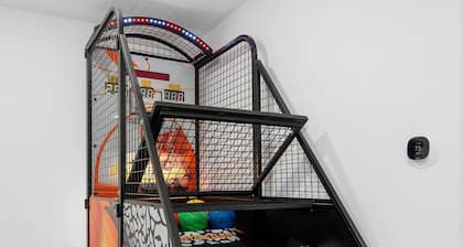 Private Ultra-Luxury 10 Bedroom | 14 Bath Mansion