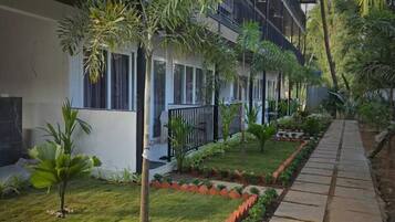 Quang cảnh vườn