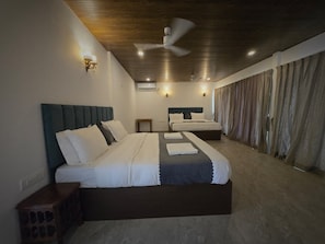 ห้องแฟมิลี่ | เครื่องนอนระดับพรีเมียม, ผ้านวมขนเป็ด, เตียงพร้อมฟูกเสริมที่นอน