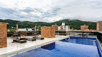 Basic Studio | Pool
