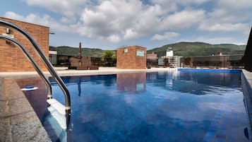 Kolam renang outdoor