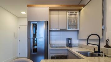 Perushuoneisto | Yksityinen keittiö | Mikroaaltouuni, espressokone, vedenkeitin, leivänpaahdin