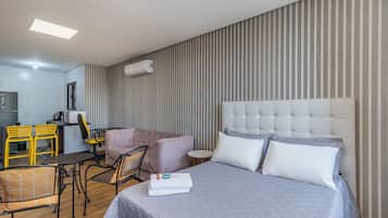 Perushuoneisto | Oleskelualue | 32–tuumainen äly-TV, jossa digitaalikanavat