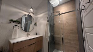 淋浴設備、風筒、提供毛巾、番梘