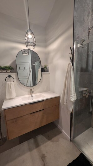 淋浴設備、風筒、提供毛巾、番梘