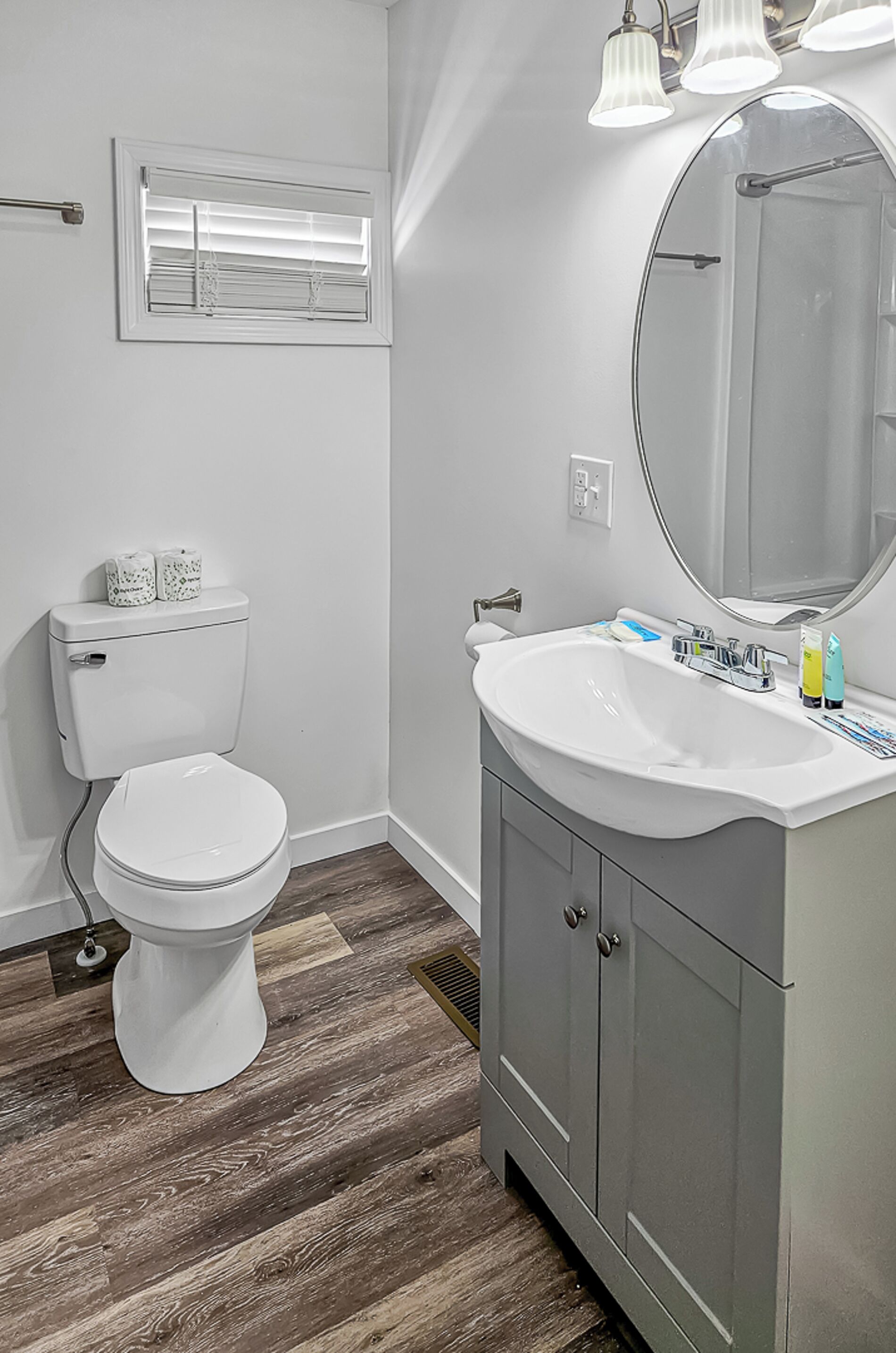 Secador de pelo, toallas