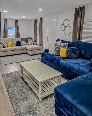 Smart TV, fireplace - Beautifully Re-modeled 3 Bedroom Home- 218 Mockingbird Lane (Galax)