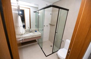 Family Apartment, Balcony, City View | Bathroom | Free toiletries, towels, soap, shampoo - ALTA VISTA THERMAS RESORT (Caldas Novas)
