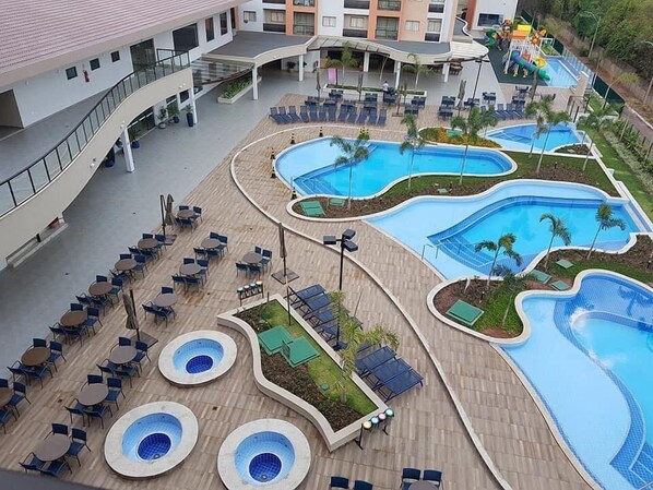 2 indoor pools, 6 outdoor pools