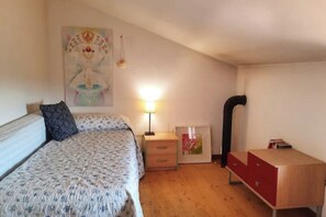 2 bedrooms, desk, iron/ironing board, travel cot
