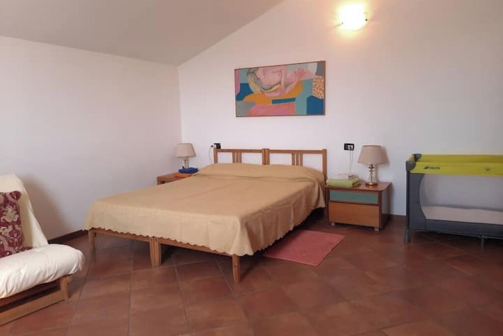 2 bedrooms, desk, iron/ironing board, travel cot