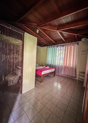 Tweepersoonskamer, uitzicht op bergen | Hypoallergeen beddengoed, gratis wifi, beddengoed