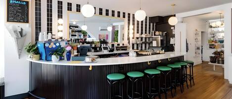 Bar (en el alojamiento)