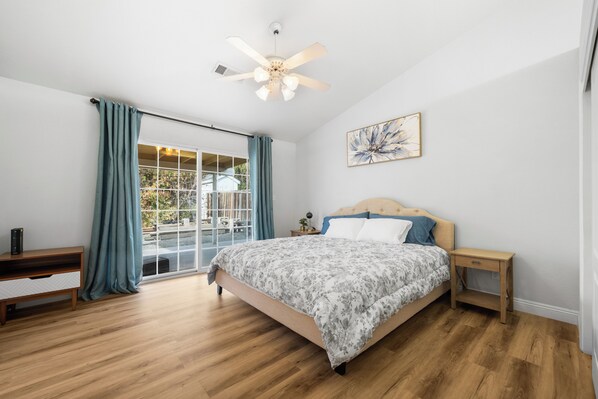 4 bedrooms, desk, iron/ironing board, travel cot