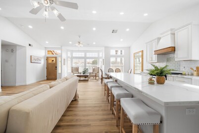 NW Gem! Modern 4BR Home:Cozy Elegance, Near Parks, Dining & Easy Freeway Access
