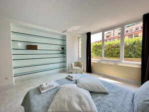 Classic Apartment, Courtyard View | Living area | 42-inch Smart TV with digital channels, Netflix, Hulu - Navigli Apartments (Milan)