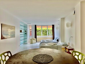 Classic Apartment, Courtyard View | Living area | 42-inch Smart TV with digital channels, Netflix, Hulu - Navigli Apartments (Milan)