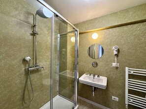 Classic Apartment, Courtyard View | Bathroom | Free toiletries, hair dryer, towels, soap - Navigli Apartments (Milan)
