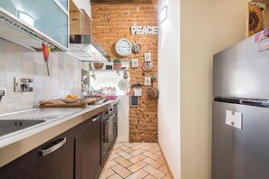 Refrigerador, horno, placa de cocina, cafetera/tetera