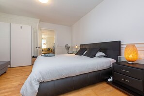 Luxury Apartment, Balcony, City View | Blackout curtains, iron/ironing board, free WiFi - KAYA Zurich Stauffacher  (Zürich)